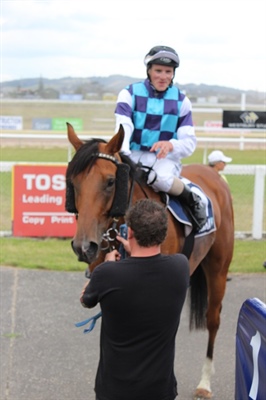 BIG DAY EXPECTED BY LOGAN RACING WITH 8 STARTERS AT RUAKAKA ON TUESDAY JANUARY 5TH